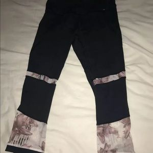 CALIA by Carrie Underwood Filament Capris